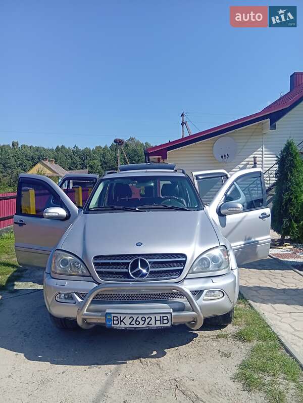Внедорожник / Кроссовер Mercedes-Benz M-Class 2004 в 