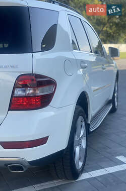 Внедорожник / Кроссовер Mercedes-Benz M-Class 2011 в 