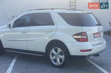 Внедорожник / Кроссовер Mercedes-Benz M-Class 2011 в 