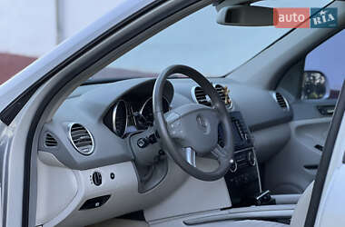 Внедорожник / Кроссовер Mercedes-Benz M-Class 2005 в 