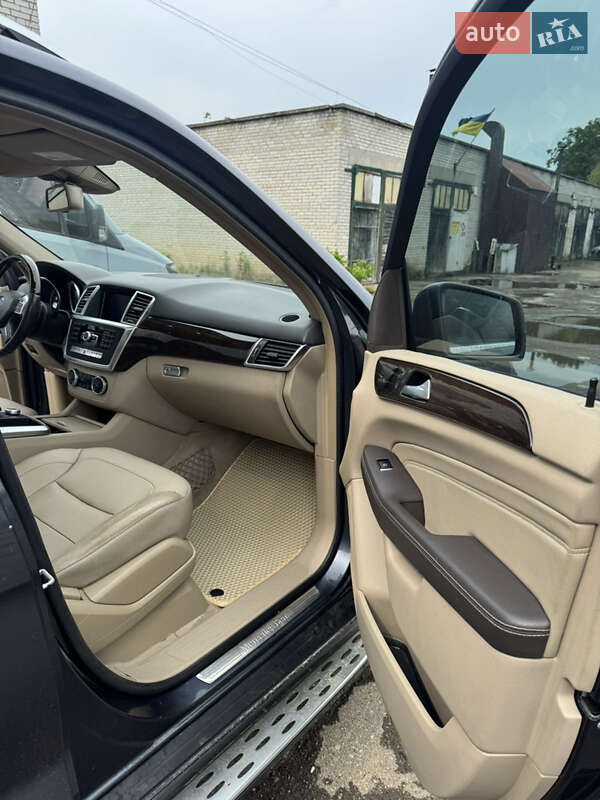 Внедорожник / Кроссовер Mercedes-Benz M-Class 2014 в Калуше