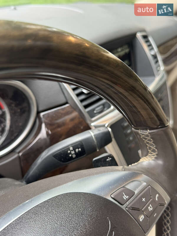 Внедорожник / Кроссовер Mercedes-Benz M-Class 2014 в Калуше
