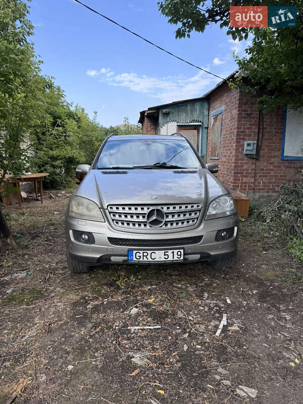 Внедорожник / Кроссовер Mercedes-Benz M-Class 2006 в 