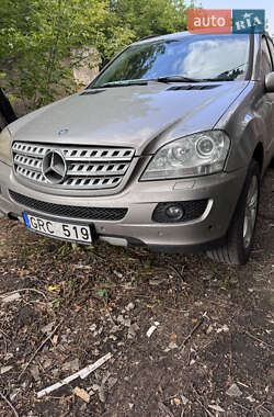 Внедорожник / Кроссовер Mercedes-Benz M-Class 2006 в 