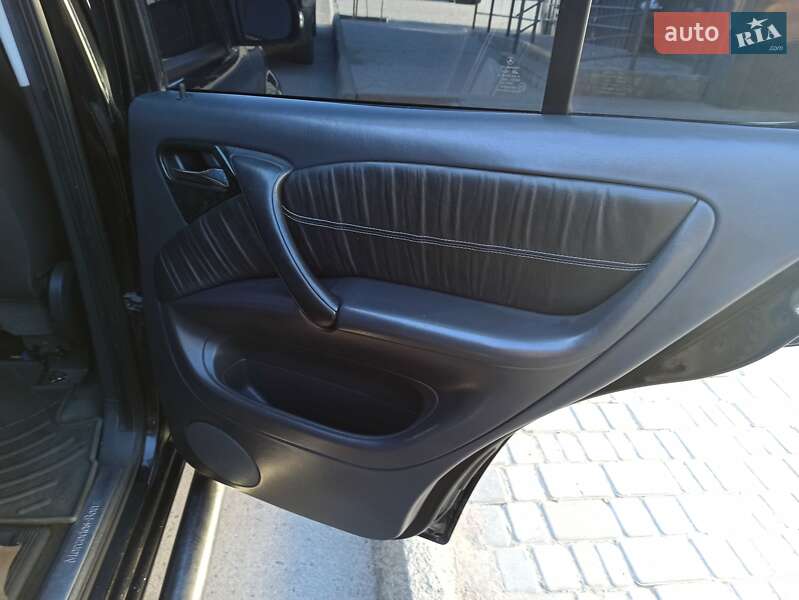 Внедорожник / Кроссовер Mercedes-Benz M-Class 2003 в Киеве
