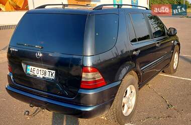 Внедорожник / Кроссовер Mercedes-Benz M-Class 2000 в 