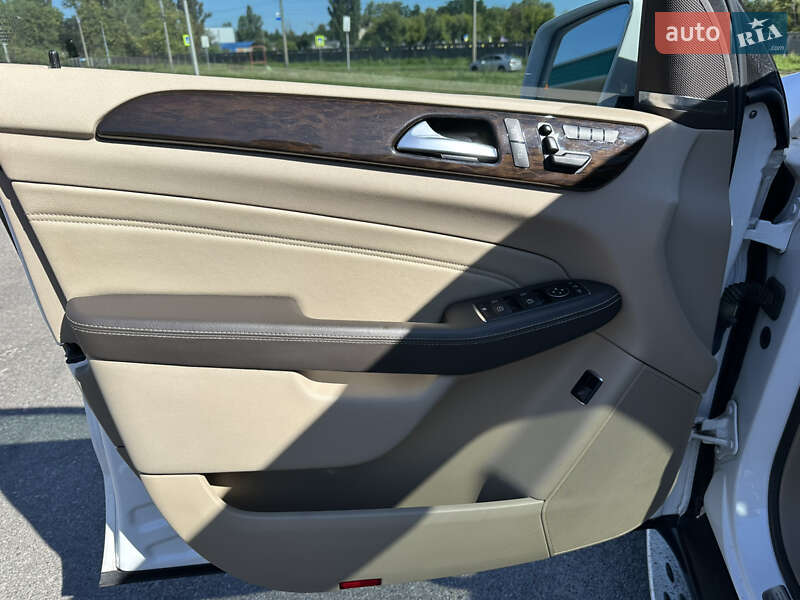 Позашляховик / Кросовер Mercedes-Benz M-Class 2015 в Києві