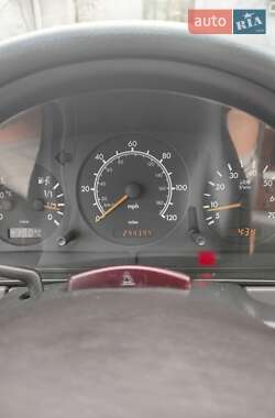Позашляховик / Кросовер Mercedes-Benz M-Class 1998 в 