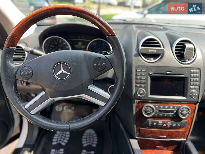 Внедорожник / Кроссовер Mercedes-Benz M-Class 2009 в Черновцах