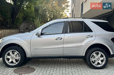 Позашляховик / Кросовер Mercedes-Benz M-Class 2005 в 