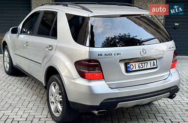 Позашляховик / Кросовер Mercedes-Benz M-Class 2005 в 