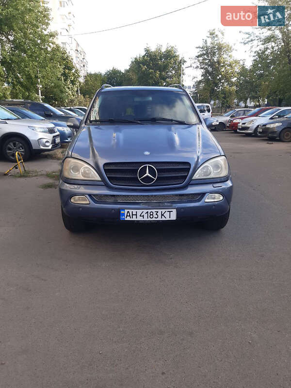Внедорожник / Кроссовер Mercedes-Benz M-Class 2005 в 