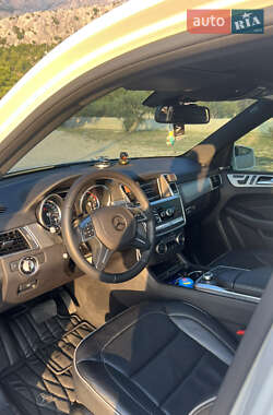 Внедорожник / Кроссовер Mercedes-Benz M-Class 2012 в 