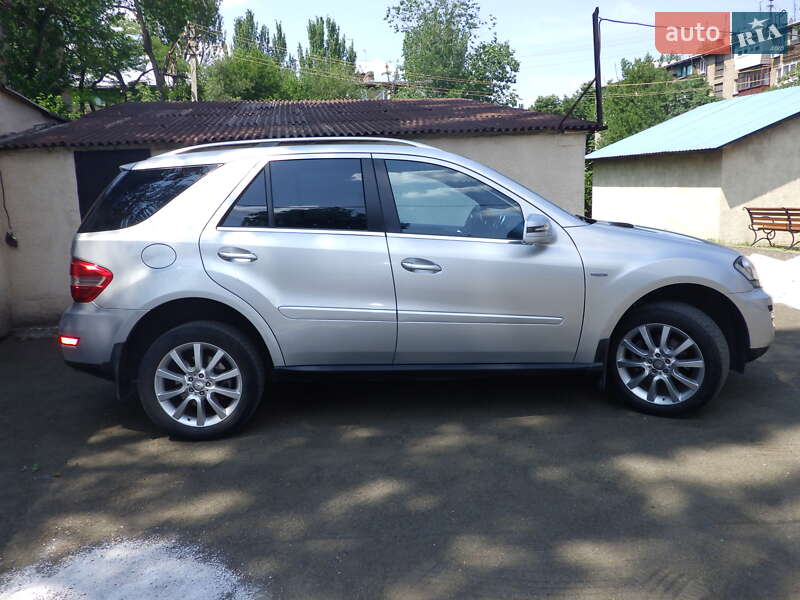 Позашляховик / Кросовер Mercedes-Benz M-Class 2011 в Запоріжжі