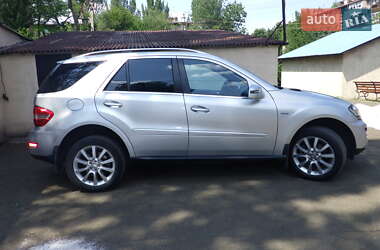 Внедорожник / Кроссовер Mercedes-Benz M-Class 2011 в 