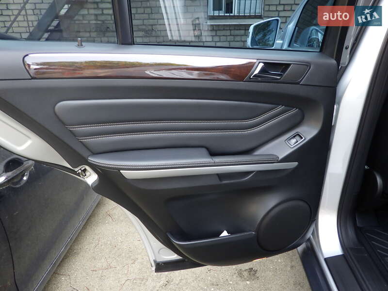Позашляховик / Кросовер Mercedes-Benz M-Class 2011 в Запоріжжі