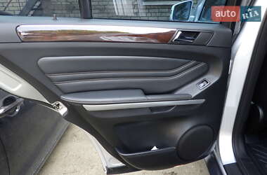 Внедорожник / Кроссовер Mercedes-Benz M-Class 2011 в 