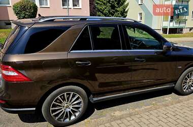 Позашляховик / Кросовер Mercedes-Benz M-Class 2011 в Чернівцях
