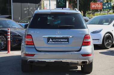 Внедорожник / Кроссовер Mercedes-Benz M-Class 2011 в 