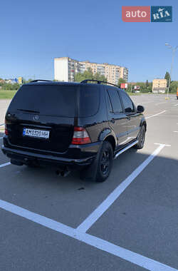 Внедорожник / Кроссовер Mercedes-Benz M-Class 2000 в 