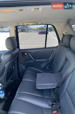 Внедорожник / Кроссовер Mercedes-Benz M-Class 2000 в 