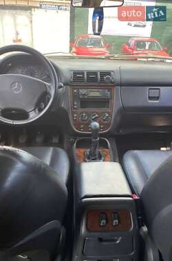 Внедорожник / Кроссовер Mercedes-Benz M-Class 2000 в 