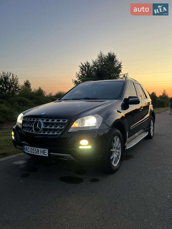 Позашляховик / Кросовер Mercedes-Benz M-Class 2009 в Вараші