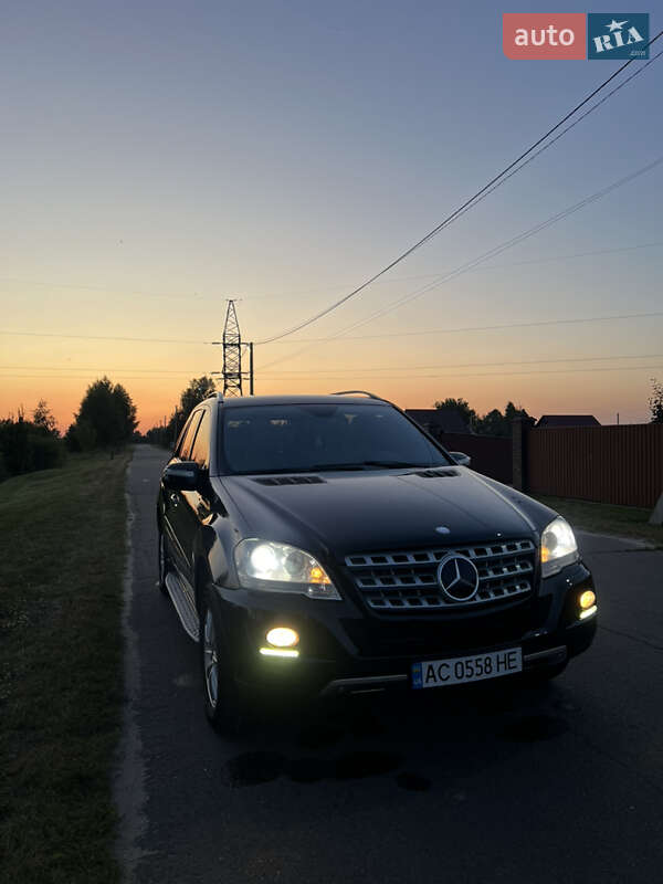 Позашляховик / Кросовер Mercedes-Benz M-Class 2009 в Вараші