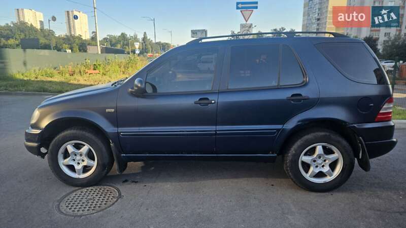 Внедорожник / Кроссовер Mercedes-Benz M-Class 2000 в Киеве