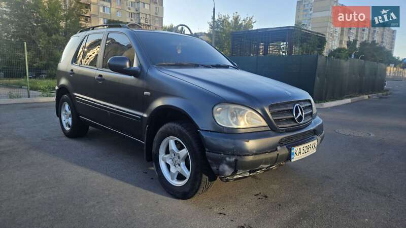 Внедорожник / Кроссовер Mercedes-Benz M-Class 2000 в Киеве