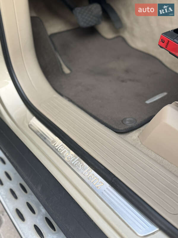 Внедорожник / Кроссовер Mercedes-Benz M-Class 2013 в Ровно