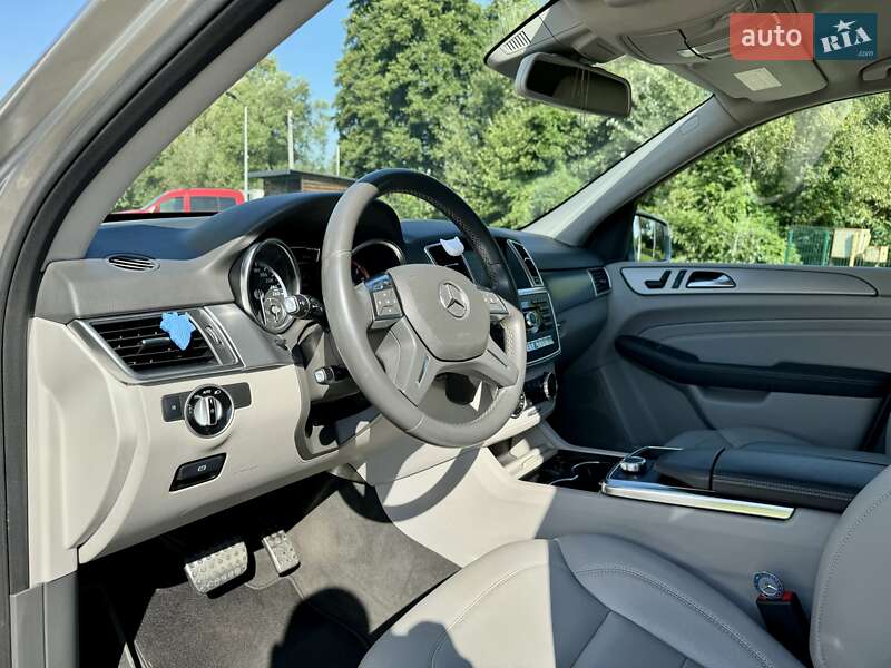 Внедорожник / Кроссовер Mercedes-Benz M-Class 2012 в Черновцах