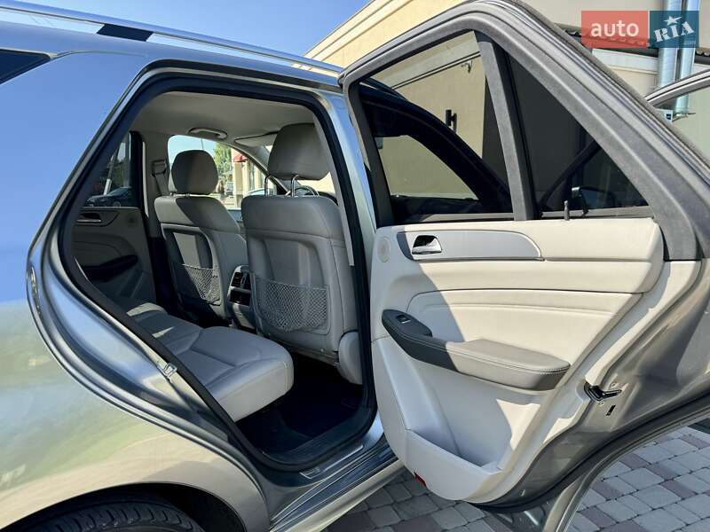 Внедорожник / Кроссовер Mercedes-Benz M-Class 2012 в Черновцах