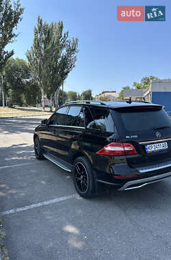 Внедорожник / Кроссовер Mercedes-Benz M-Class 2014 в 