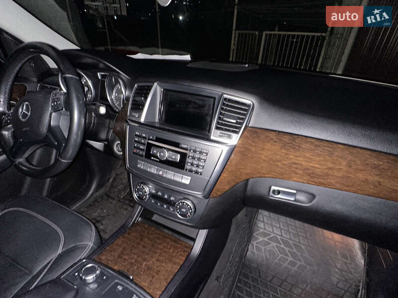 Внедорожник / Кроссовер Mercedes-Benz M-Class 2015 в Ужгороде
