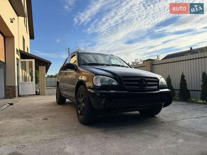 Внедорожник / Кроссовер Mercedes-Benz M-Class 2003 в Сумах