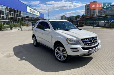 Mercedes-Benz M-Class 2011 Mercedes-Benz M-Class 2011