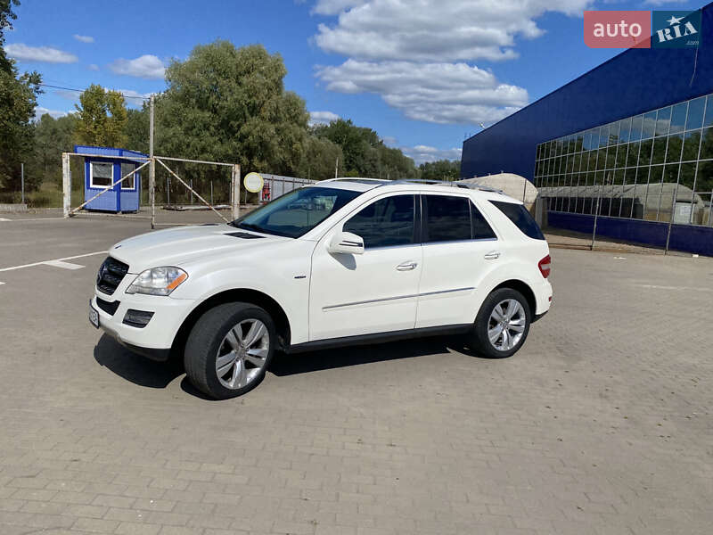 Внедорожник / Кроссовер Mercedes-Benz M-Class 2011 в Сумах