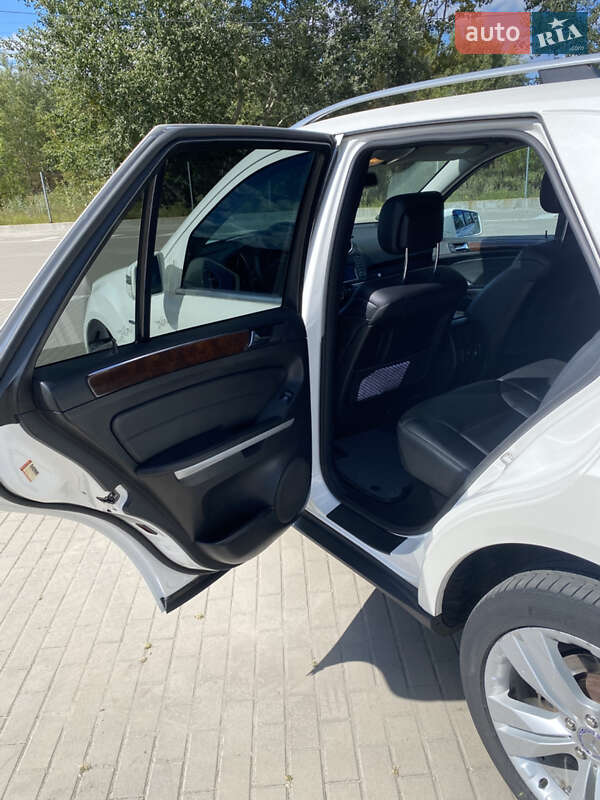 Внедорожник / Кроссовер Mercedes-Benz M-Class 2011 в Сумах
