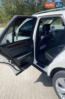 Внедорожник / Кроссовер Mercedes-Benz M-Class 2011 в 