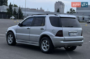Внедорожник / Кроссовер Mercedes-Benz M-Class 2001 в 