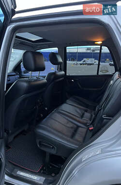 Внедорожник / Кроссовер Mercedes-Benz M-Class 2001 в 