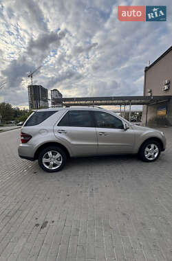 Внедорожник / Кроссовер Mercedes-Benz M-Class 2006 в 