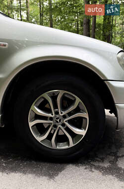 Внедорожник / Кроссовер Mercedes-Benz M-Class 2001 в 