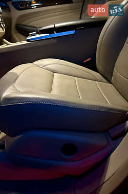 Внедорожник / Кроссовер Mercedes-Benz M-Class 2012 в 