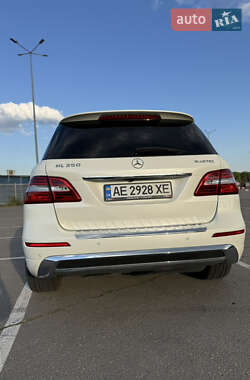 Внедорожник / Кроссовер Mercedes-Benz M-Class 2013 в 