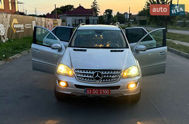 Внедорожник / Кроссовер Mercedes-Benz M-Class 2005 в 