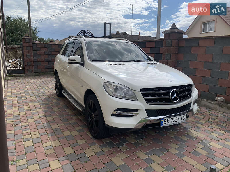 Внедорожник / Кроссовер Mercedes-Benz M-Class 2012 в Ровно