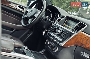 Позашляховик / Кросовер Mercedes-Benz M-Class 2012 в 