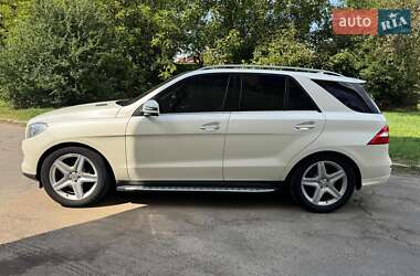Внедорожник / Кроссовер Mercedes-Benz M-Class 2013 в 
